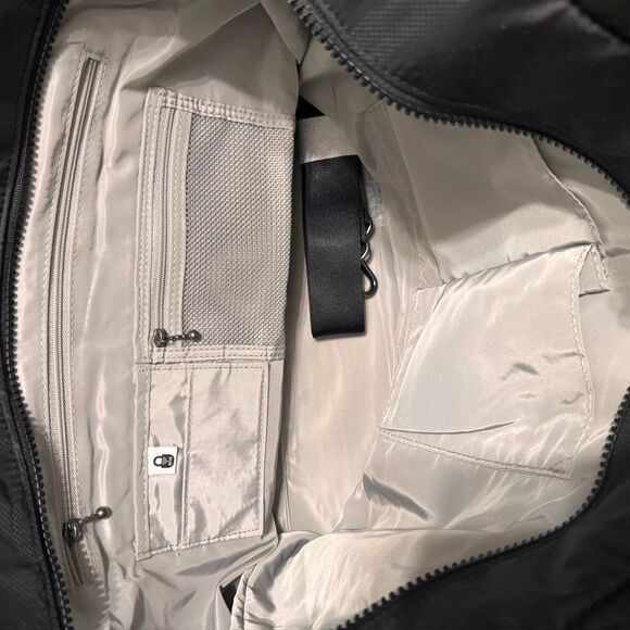 Baggalini Quilted Tote Bag black - Picture 6 of 6